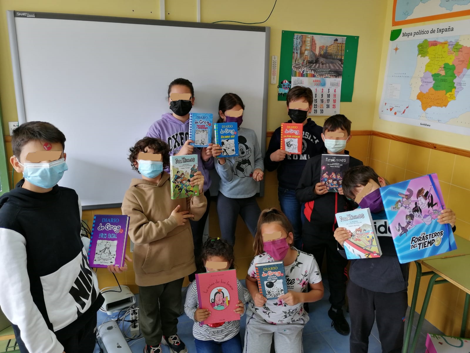 Donación de libros a los niños y niñas del colegio de Manganeses de la Lampreana